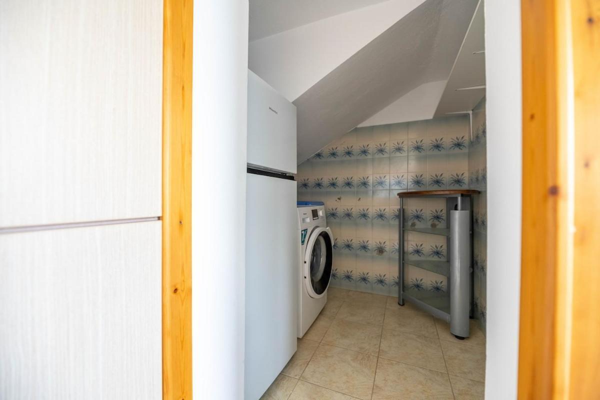 Springs Petronas Apartment Archangelos  Esterno foto