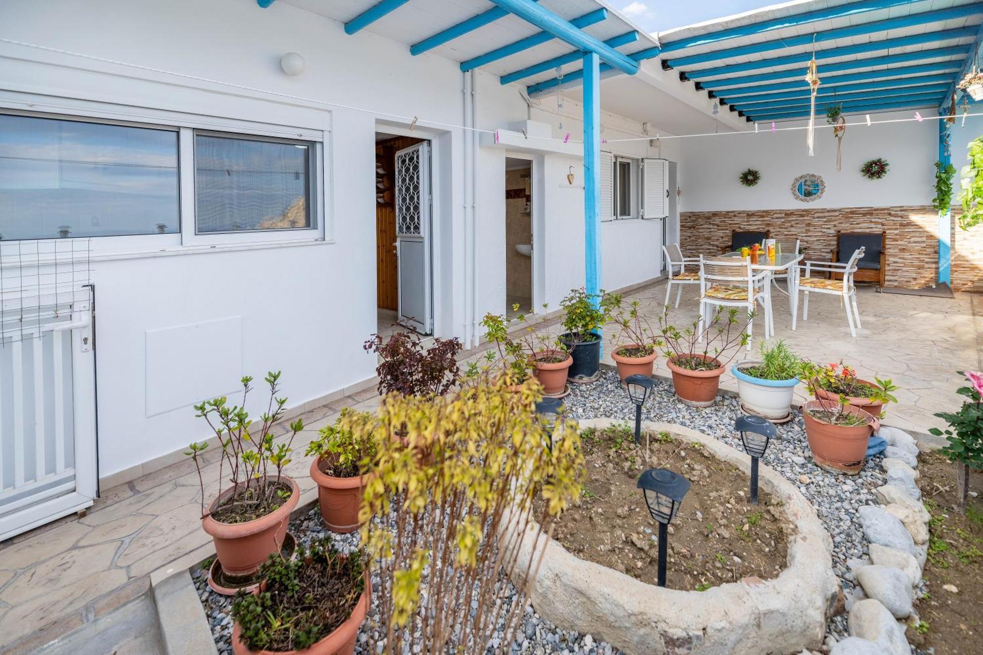 Springs Petronas Apartment Archangelos  Esterno foto